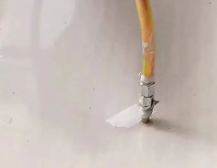 福安瓷砖空鼓维修公司专业解答在瓷砖铺贴过程中，如果使用的砂料过粗（如全部使用了粗砂），可能会导致以下问题